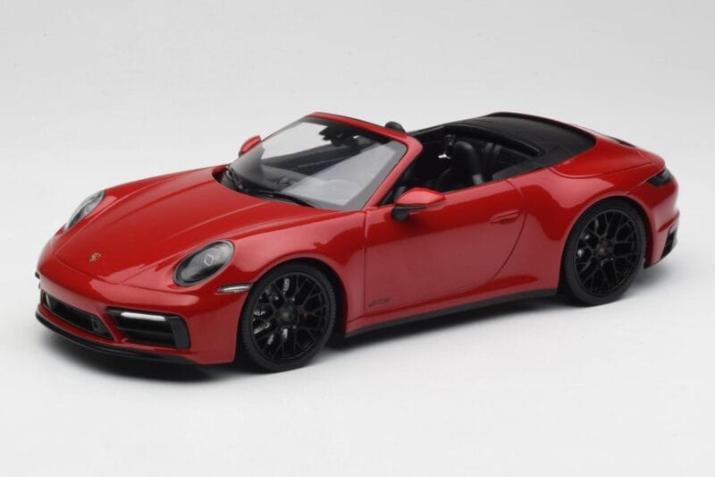 Porsche 911 992 Carrera 4 GTS Kabrioletas Raudonas Minichamps 1:18 155063032 Metalas