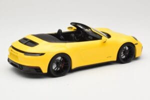 Porsche 911 992 Carrera 4 GTS Kabrioletas Geltonas Minichamps 1:18 155063030 Metalas - nuotrauka 2 iš 6