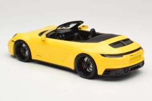 Porsche 911 992 Carrera 4 GTS Kabrioletas Geltonas Minichamps 1:18 155063030 Metalas - nuotrauka 5 iš 6