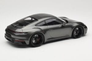 Porsche 911 992 Carrera 4 GTS Green Metallic Minichamps 1:18 155063101 Metalas - nuotrauka 2 iš 6