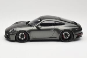 Porsche 911 992 Carrera 4 GTS Green Metallic Minichamps 1:18 155063101 Metalas - nuotrauka 3 iš 6