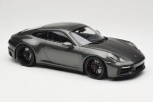 Porsche 911 992 Carrera 4 GTS Green Metallic Minichamps 1:18 155063101 Metalas - nuotrauka 4 iš 6