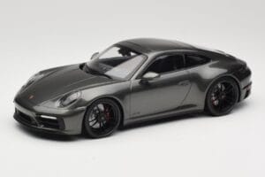 Porsche 911 992 Carrera 4 GTS Green Metallic Minichamps 1:18 155063101 Metalas