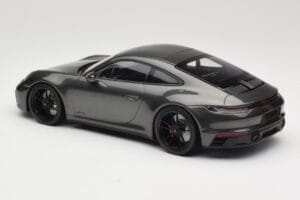 Porsche 911 992 Carrera 4 GTS Green Metallic Minichamps 1:18 155063101 Metalas - nuotrauka 5 iš 6