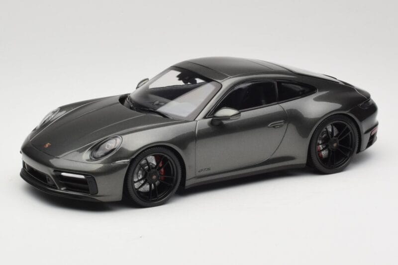 Porsche 911 992 Carrera 4 GTS Green Metallic Minichamps 1:18 155063101 Metalas