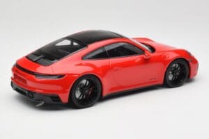 Porsche 911 992 Carrera 4 GTS Raudonas Minichamps 1:18 155063100 Metalas - nuotrauka 2 iš 6