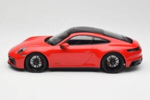 Porsche 911 992 Carrera 4 GTS Raudonas Minichamps 1:18 155063100 Metalas - nuotrauka 3 iš 6
