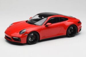 Porsche 911 992 Carrera 4 GTS Raudonas Minichamps 1:18 155063100 Metalas