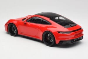 Porsche 911 992 Carrera 4 GTS Raudonas Minichamps 1:18 155063100 Metalas - nuotrauka 5 iš 6