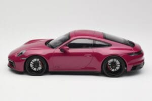 Porsche 911 992 Carrera 4 GTS Rubystar Minichamps 1:18 155063102 Metalas - nuotrauka 3 iš 6