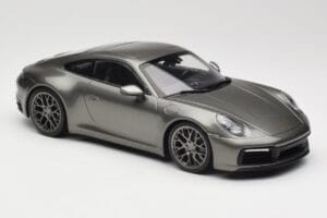 Porsche 911 992 Carrera 4S Aventurine Green Metallic Minichamps 1:18 155067328 Metalas - nuotrauka 2 iš 6