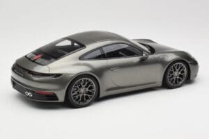 Porsche 911 992 Carrera 4S Aventurine Green Metallic Minichamps 1:18 155067328 Metalas - nuotrauka 3 iš 6