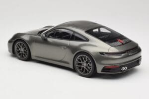 Porsche 911 992 Carrera 4S Aventurine Green Metallic Minichamps 1:18 155067328 Metalas - nuotrauka 4 iš 6