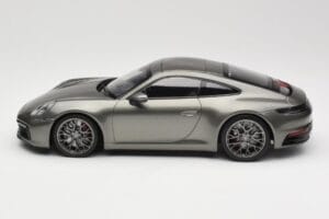 Porsche 911 992 Carrera 4S Aventurine Green Metallic Minichamps 1:18 155067328 Metalas - nuotrauka 5 iš 6