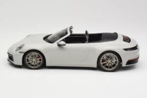 Porsche 911 992 Carrera 4S Kabrioletas Pilkas Minichamps 1:18 155067335 Metalas - nuotrauka 3 iš 6