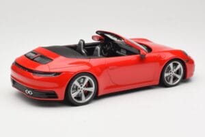 Porsche 911 992 Carrera 4S Kabrioletas Raudonas Minichamps 1:18 155067331 Metalas - nuotrauka 2 iš 6