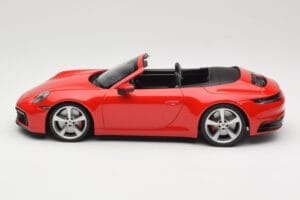 Porsche 911 992 Carrera 4S Kabrioletas Raudonas Minichamps 1:18 155067331 Metalas - nuotrauka 3 iš 6
