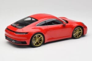 Porsche 911 992 Carrera 4S Guards Raudonas & Auksiniai Ratai Minichamps 1:18 153067328 Metalas - nuotrauka 2 iš 6