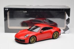 Porsche 911 992 Carrera 4S Guards Raudonas & Auksiniai Ratai Minichamps 1:18 153067328 Metalas - nuotrauka 6 iš 6