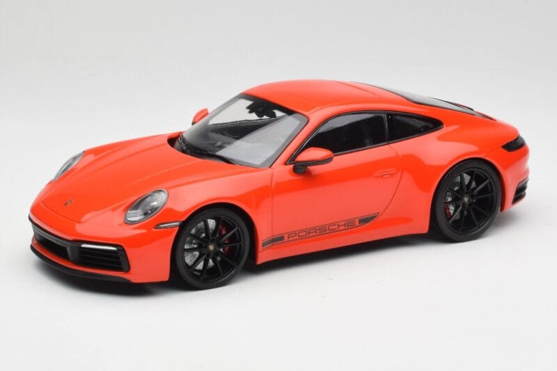 Porsche 911 992 Carrera 4S Lava Oranžinis Minichamps 1:18 155067327 Metalas