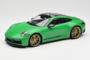 Porsche 911 992 Carrera 4S Python Green Minichamps 1:18 155067325 Metalas