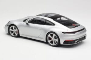 Porsche 911 992 Carrera 4S Sidabrinis Minichamps 1:18 155067322 Metalas - nuotrauka 5 iš 6