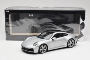 Porsche 911 992 Carrera 4S Sidabrinis Minichamps 1:18 155067322 Metalas - nuotrauka 6 iš 6