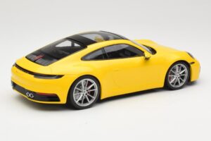 Porsche 911 992 Carrera 4S Geltonas Minichamps 1:18 155067320 Metalas - nuotrauka 2 iš 6