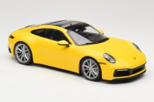 Porsche 911 992 Carrera 4S Geltonas Minichamps 1:18 155067320 Metalas - nuotrauka 4 iš 6