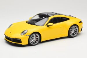 Porsche 911 992 Carrera 4S Geltonas Minichamps 1:18 155067320 Metalas