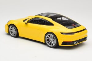 Porsche 911 992 Carrera 4S Geltonas Minichamps 1:18 155067320 Metalas - nuotrauka 5 iš 6