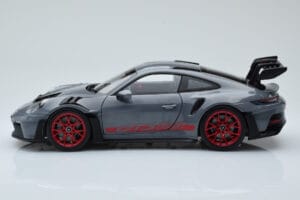 Porsche 911 992 GT3 RS Arctic Pilkas Pyro Raudonas Norev 1:18 187350 Metalas - nuotrauka 4 iš 8