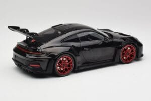 Porsche 911 992 GT3 RS Juodas & Raudoni Ratai & Juodas Dekoras Minichamps 1:18 153062240 Metalas - nuotrauka 2 iš 6