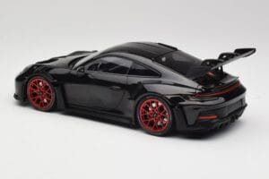 Porsche 911 992 GT3 RS Juodas & Raudoni Ratai & Juodas Dekoras Minichamps 1:18 153062240 Metalas - nuotrauka 5 iš 6
