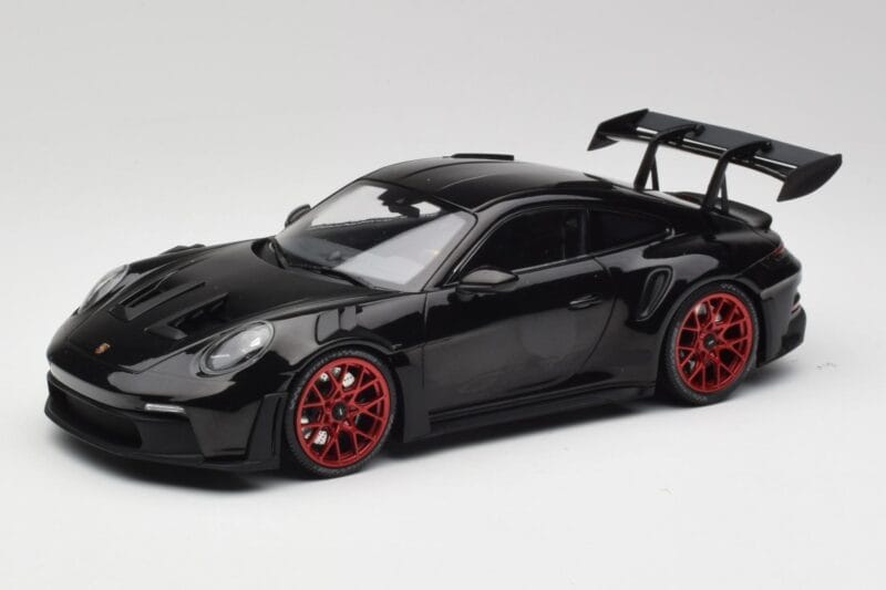 Porsche 911 992 GT3 RS Juodas & Raudoni Ratai & Juodas Dekoras Minichamps 1:18 153062240 Metalas
