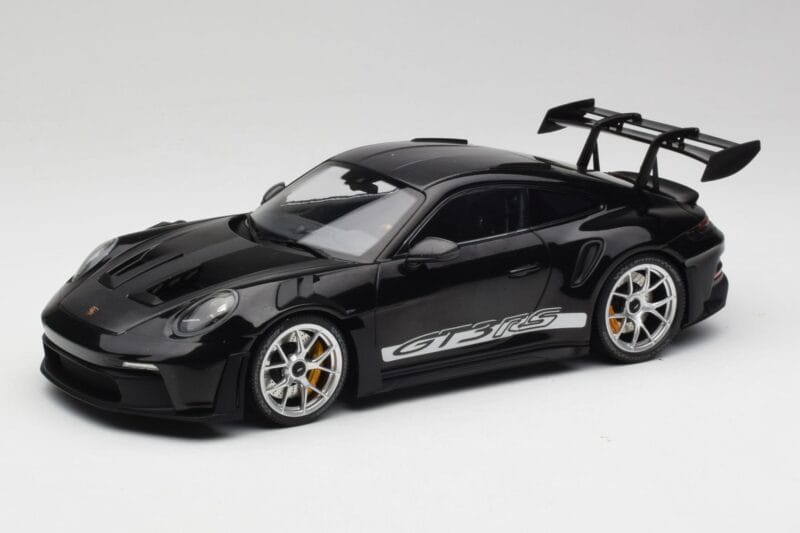 Porsche 911 992 GT3 RS Juodas Su Sidabriniais Ratais Minichamps 1:18 155062231 Metalas
