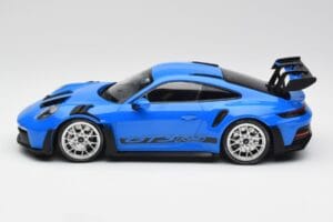 Porsche 911 992 GT3 RS Mėlynas & Sidabriniai Ratai & Juodas Dekoras Minichamps 1:18 153062234 Metalas - nuotrauka 3 iš 6