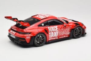 Porsche 911 992 GT3 RS Getspeed Race Taxi Guards Red Minichamps 1:18 110062040 Metalas - nuotrauka 3 iš 8