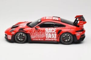 Porsche 911 992 GT3 RS Getspeed Race Taxi Guards Red Minichamps 1:18 110062040 Metalas - nuotrauka 4 iš 8