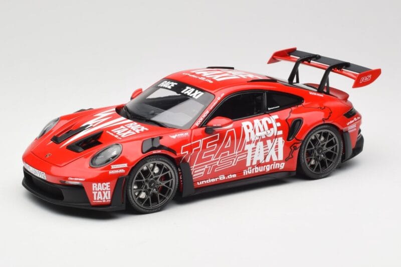 Porsche 911 992 GT3 RS Getspeed Race Taxi Guards Red Minichamps 1:18 110062040 Metalas