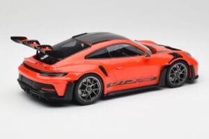 Porsche 911 992 GT3 RS Guards Oranžinis & Sidabriniai Ratai Minichamps 1:18 911992002 Metalas - nuotrauka 2 iš 6