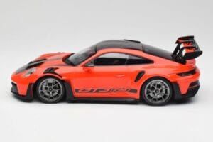 Porsche 911 992 GT3 RS Guards Oranžinis & Sidabriniai Ratai Minichamps 1:18 911992002 Metalas - nuotrauka 3 iš 6