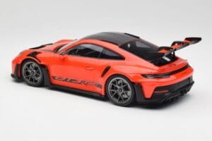Porsche 911 992 GT3 RS Guards Oranžinis & Sidabriniai Ratai Minichamps 1:18 911992002 Metalas - nuotrauka 5 iš 6
