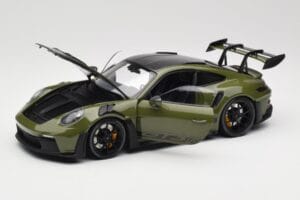 Porsche 911 992 GT3 RS Nato Olive & Black Wheels Minichamps 1:18 110062027 Metalas - nuotrauka 2 iš 8