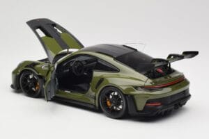 Porsche 911 992 GT3 RS Nato Olive & Black Wheels Minichamps 1:18 110062027 Metalas - nuotrauka 5 iš 8
