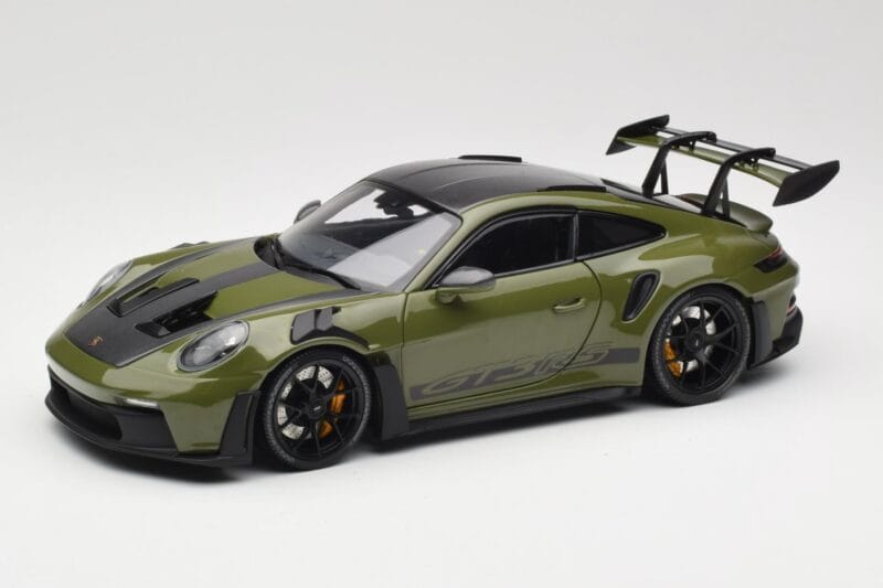 Porsche 911 992 GT3 RS Nato Olive & Black Wheels Minichamps 1:18 110062027 Metalas