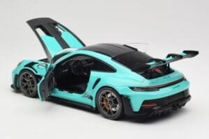 Porsche 911 992 GT3 RS Python Green & Dark Silver Wheels Minichamps 1:18 110062026 Metalas - nuotrauka 5 iš 8