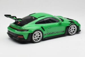 Porsche 911 992 GT3 RS Python Žalias & Sidabriniai Ratai & Juodas Dekoras Minichamps 1:18 153062235 Metalas - nuotrauka 2 iš 6