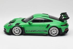 Porsche 911 992 GT3 RS Python Žalias & Sidabriniai Ratai & Juodas Dekoras Minichamps 1:18 153062235 Metalas - nuotrauka 3 iš 6