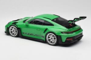 Porsche 911 992 GT3 RS Python Žalias & Sidabriniai Ratai & Juodas Dekoras Minichamps 1:18 153062235 Metalas - nuotrauka 5 iš 6
